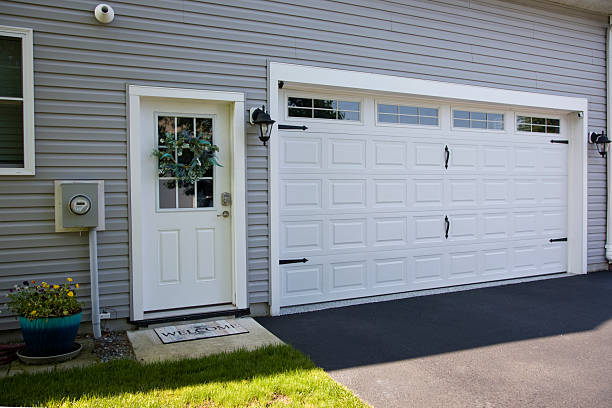 24/7 Emergency Garage Door Panel Replacement experts in Elton, LA